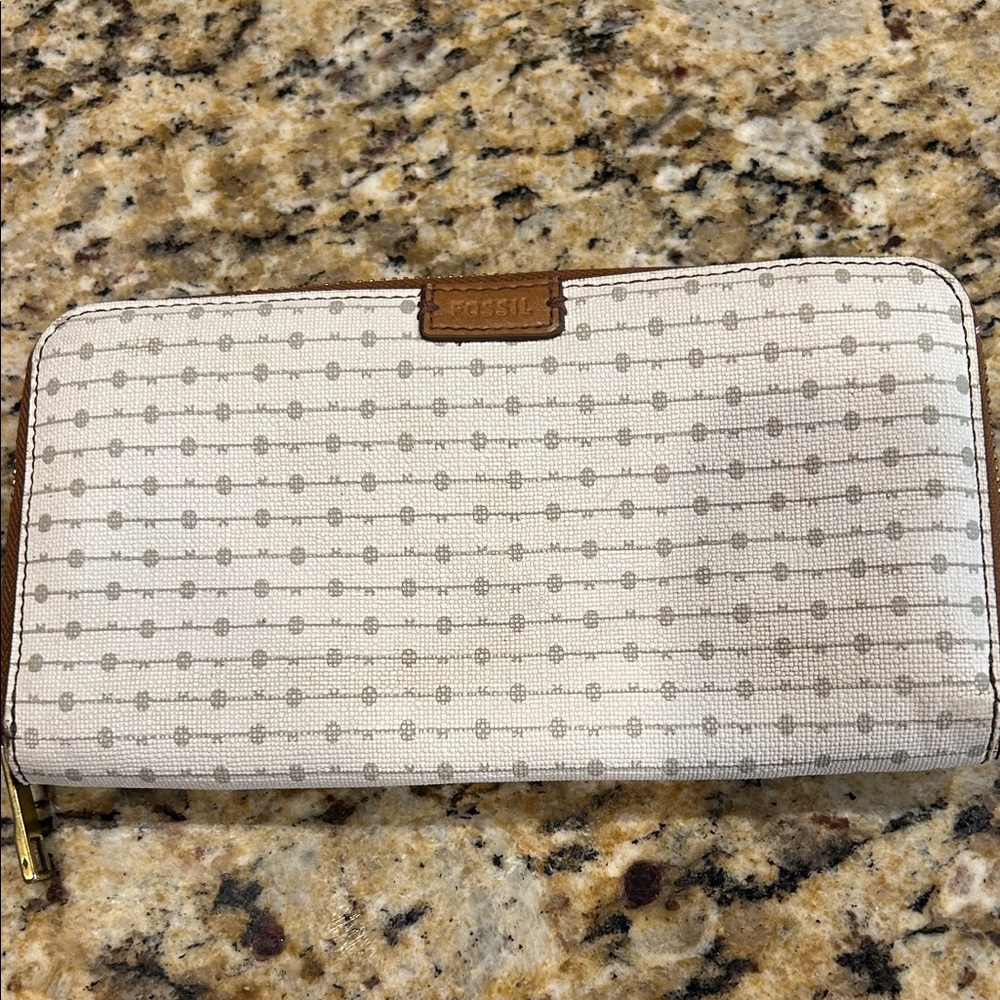 Fossil Beige and Brown Patterned Wallet